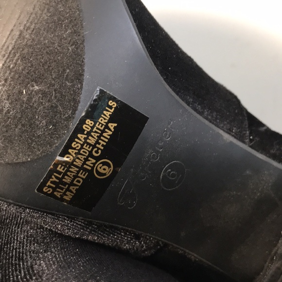 Forever, Women’s Size 6 Black with Red Roses Faux Suede Embroidered Heeled Boots - Picture 10 of 10